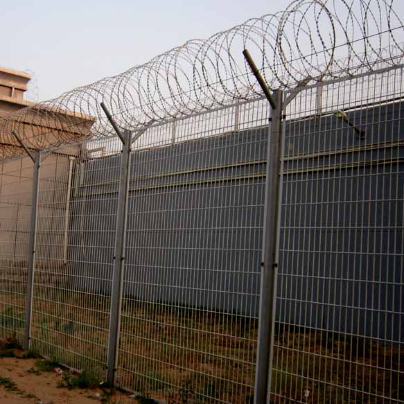 監(jiān)獄焊接刀片刺網(wǎng)圖片1 監(jiān)獄焊接刀片刺網(wǎng)圖片1