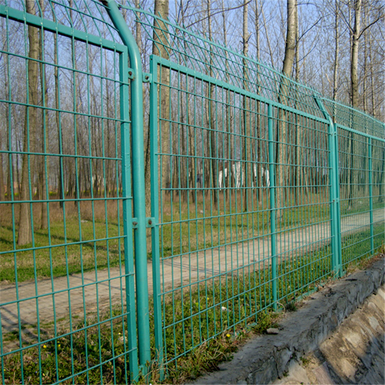 景區(qū)園林隔離網鐵絲網圖片3